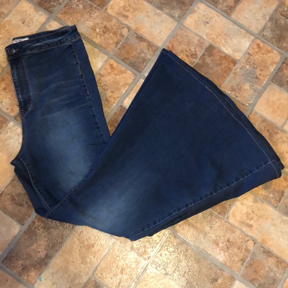 Free People Just float in flare jeans, high rise